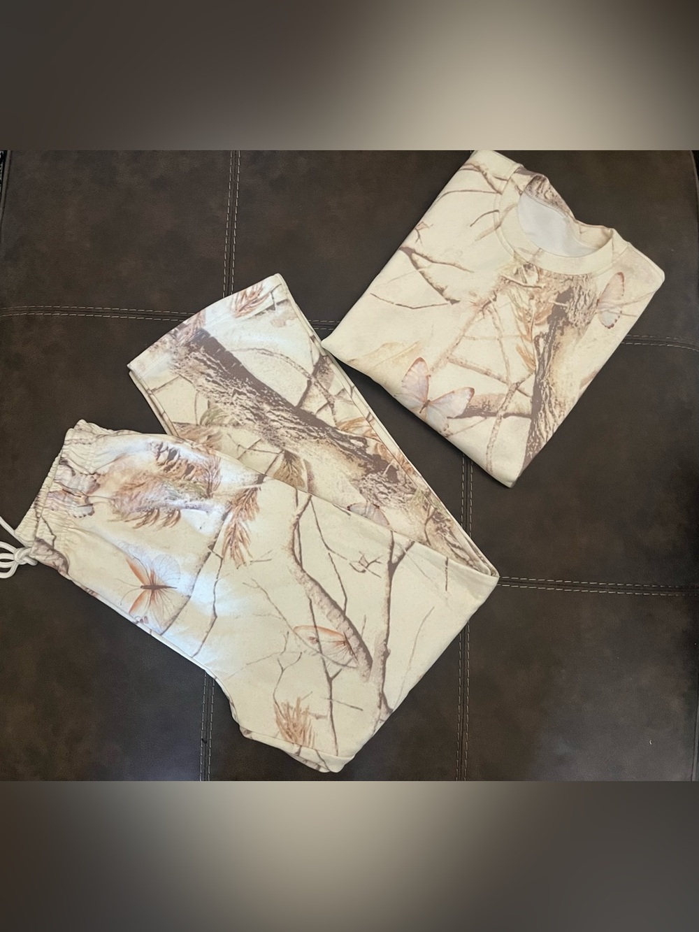 Crewneck Sweatshirt & Bottoms in Cream Botanical Camo Print Set
